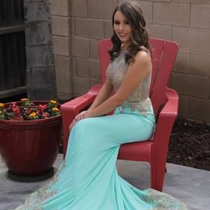 Meet your Posher, Rayne